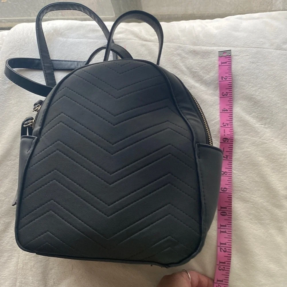 Faux leather | Black | Medium Size | Gold hardware | Backpack